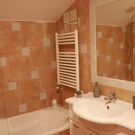 Fantastic With Pool Access Апартаменты *