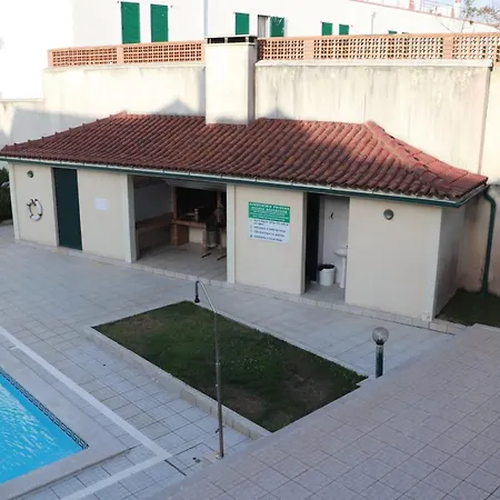 Fantastic With Pool Access Апартаменты