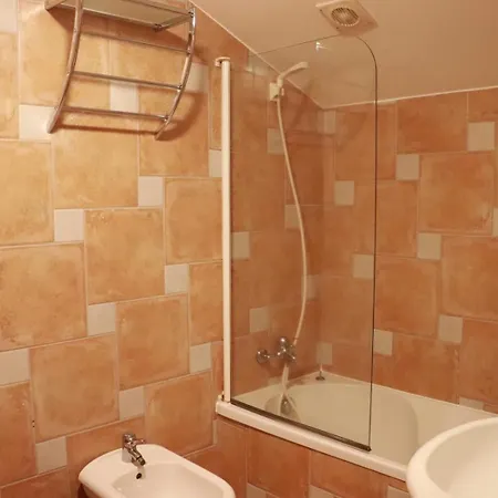 Fantastic With Pool Access Апартаменты