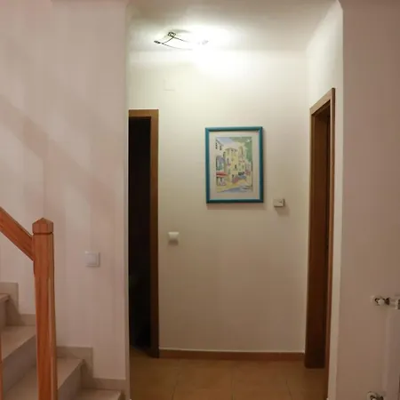 Fantastic With Pool Access Апартаменты *