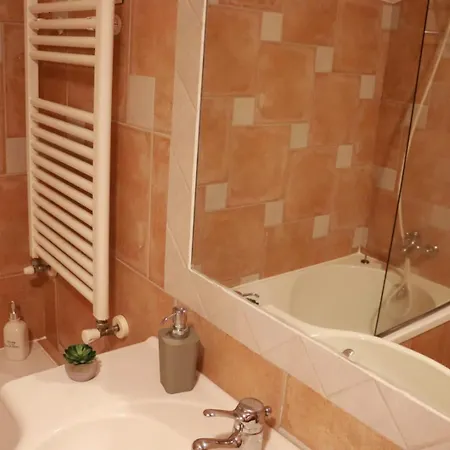 Fantastic With Pool Access Апартаменты