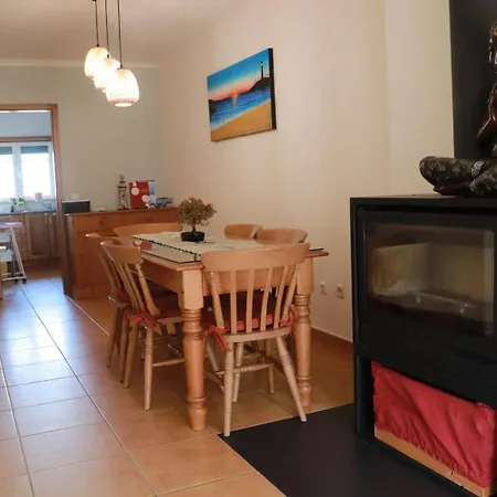 Fantastic With Pool Access Pataias