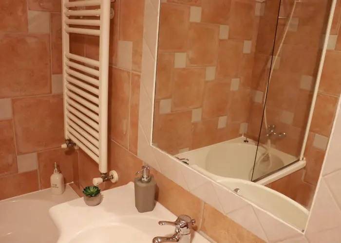 Fantastic With Pool Access דירה